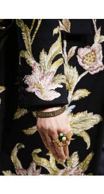 Details Christian Dior , Details Dior Fall 2018 Ready-to-Wear , Детали показа Кристиан Диор , Детали показа Диор осень зима 2018 , Fashion show , неделя моды в Париже , PFW , Мария Грация Кьюри , Mainstyles